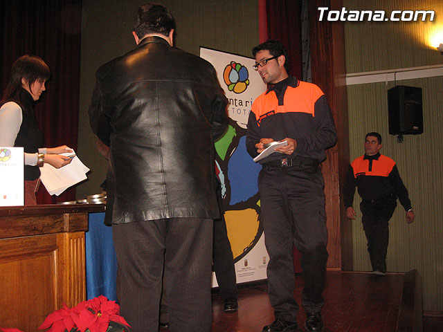 ENTREGAN EL CARNET DE VOLUNTARIO A MÁS DE UN CENTENAR DE VECINOS QUE DESARROLLAN ACCIONES VOLUNTARIAS Y ASOCIACIONES SIN ÁNIMO DE LUCRO DE TOTANA - 44