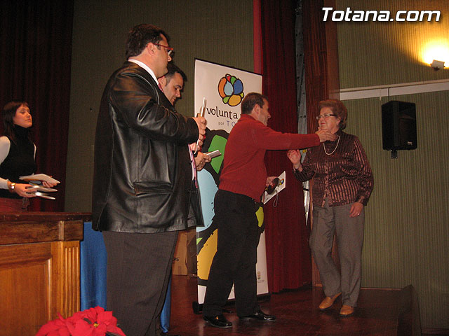 ENTREGAN EL CARNET DE VOLUNTARIO A MÁS DE UN CENTENAR DE VECINOS QUE DESARROLLAN ACCIONES VOLUNTARIAS Y ASOCIACIONES SIN ÁNIMO DE LUCRO DE TOTANA - 48