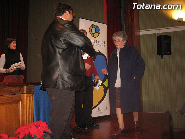 ENTREGAN EL CARNET DE VOLUNTARIO A MÁS DE UN CENTENAR DE VECINOS QUE DESARROLLAN ACCIONES VOLUNTARIAS Y ASOCIACIONES SIN ÁNIMO DE LUCRO DE TOTANA - 49