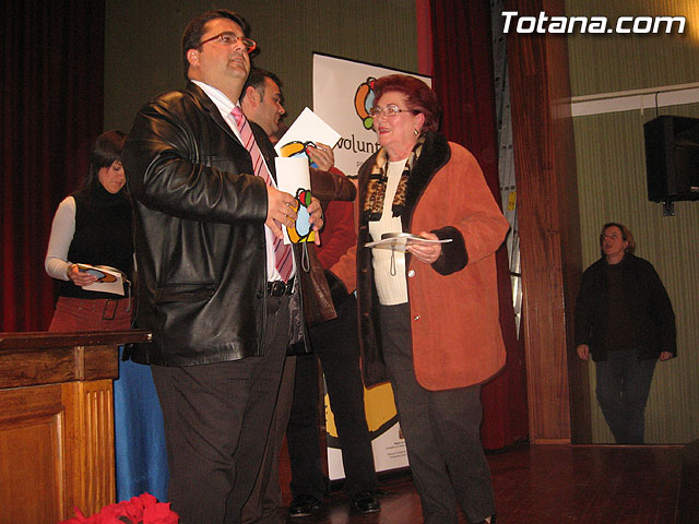 ENTREGAN EL CARNET DE VOLUNTARIO A MÁS DE UN CENTENAR DE VECINOS QUE DESARROLLAN ACCIONES VOLUNTARIAS Y ASOCIACIONES SIN ÁNIMO DE LUCRO DE TOTANA - 55