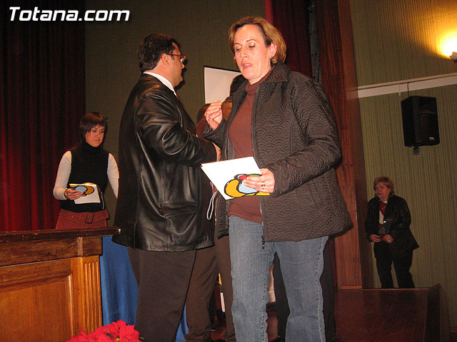 ENTREGAN EL CARNET DE VOLUNTARIO A MÁS DE UN CENTENAR DE VECINOS QUE DESARROLLAN ACCIONES VOLUNTARIAS Y ASOCIACIONES SIN ÁNIMO DE LUCRO DE TOTANA - 56