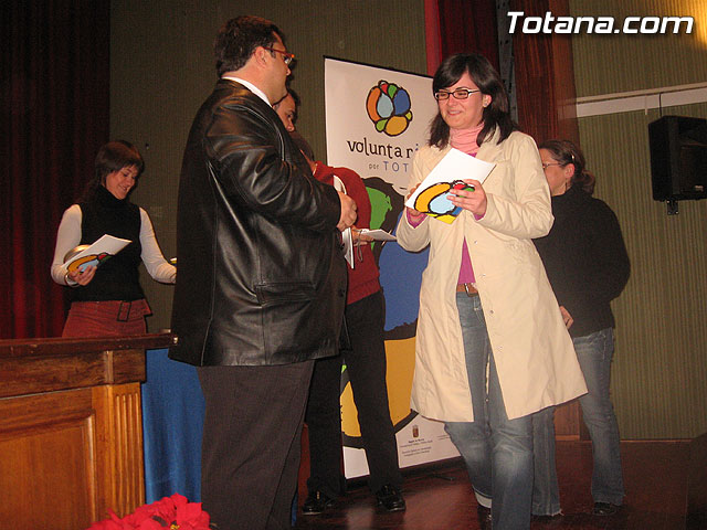 ENTREGAN EL CARNET DE VOLUNTARIO A MÁS DE UN CENTENAR DE VECINOS QUE DESARROLLAN ACCIONES VOLUNTARIAS Y ASOCIACIONES SIN ÁNIMO DE LUCRO DE TOTANA - 57