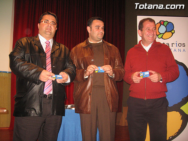 ENTREGAN EL CARNET DE VOLUNTARIO A MÁS DE UN CENTENAR DE VECINOS QUE DESARROLLAN ACCIONES VOLUNTARIAS Y ASOCIACIONES SIN ÁNIMO DE LUCRO DE TOTANA - 61