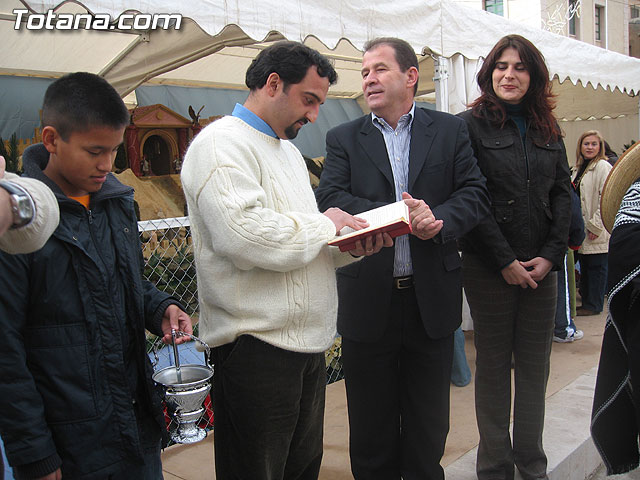 SE INAUGURA EL BELÉN MUNICIPAL EN LA PLAZA BALSA VIEJA QUE PERMANECERÁ ABIERTO HASTA EL DÍA 7 DE ENERO - 9