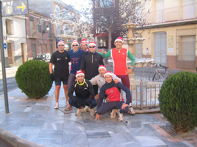 DESDE EL CLUB DE ATLETISMO DE TOTANA QUIEREN DESEAR A TODOS LOS VECINOS DE TOTANA UNAS FELICES FIESTAS Y PRÓSPERO 2007 - 11