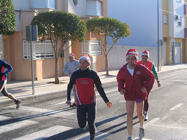 DESDE EL CLUB DE ATLETISMO DE TOTANA QUIEREN DESEAR A TODOS LOS VECINOS DE TOTANA UNAS FELICES FIESTAS Y PRÓSPERO 2007 - 14