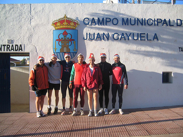 DESDE EL CLUB DE ATLETISMO DE TOTANA QUIEREN DESEAR A TODOS LOS VECINOS DE TOTANA UNAS FELICES FIESTAS Y PRÓSPERO 2007 - 17