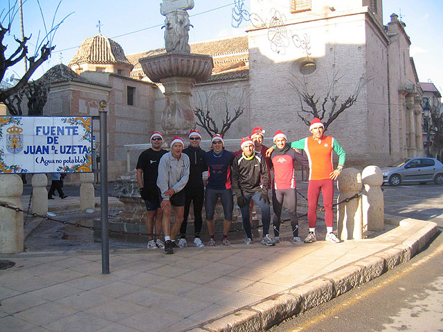 DESDE EL CLUB DE ATLETISMO DE TOTANA QUIEREN DESEAR A TODOS LOS VECINOS DE TOTANA UNAS FELICES FIESTAS Y PRÓSPERO 2007 - 19