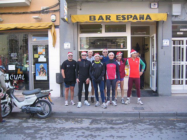 DESDE EL CLUB DE ATLETISMO DE TOTANA QUIEREN DESEAR A TODOS LOS VECINOS DE TOTANA UNAS FELICES FIESTAS Y PRSPERO 2007 - 21