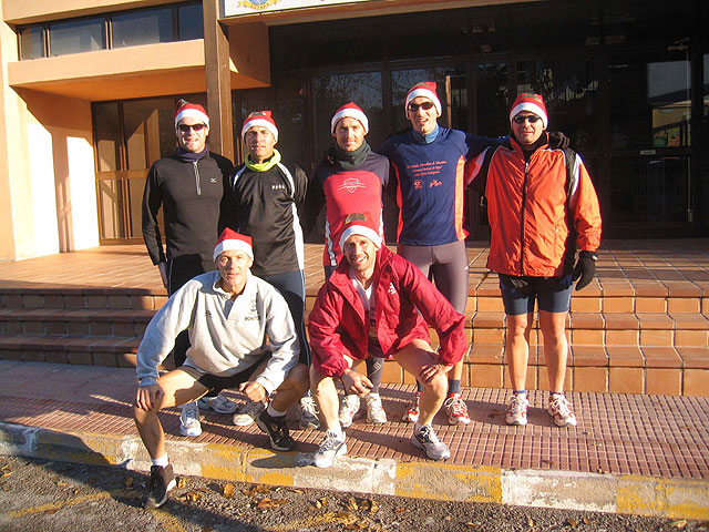 DESDE EL CLUB DE ATLETISMO DE TOTANA QUIEREN DESEAR A TODOS LOS VECINOS DE TOTANA UNAS FELICES FIESTAS Y PRÓSPERO 2007 - 30