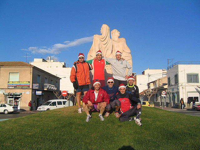 DESDE EL CLUB DE ATLETISMO DE TOTANA QUIEREN DESEAR A TODOS LOS VECINOS DE TOTANA UNAS FELICES FIESTAS Y PRÓSPERO 2007 - 34