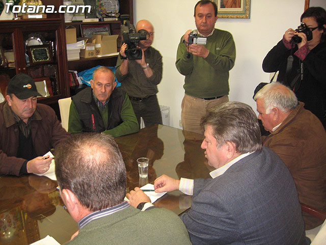 EL PLENO DEL AYUNTAMIENTO DE TOTANA APRUEBA UNA MOCIÓN CONJUNTA DE APOYO A LOS AGRICULTORES DE PARRALES DE UVA AFECTADOS POR LAS LLUVIAS DE NOVIEMBRE Y PEDIR AYUDAS A LAS ADMINISTRACIONES IMPLICADAS - 18 EL PLENO DEL AYUNTAMIENTO DE TOTANA APRUEBA UNA MOCIÓN CONJUNTA DE APOYO A LOS AGRICULTORES DE PARRALES DE UVA AFECTADOS POR LAS LLUVIAS DE NOVIEMBRE Y PEDIR AYUDAS A LAS ADMINISTRACIONES IMPLICADAS - 18