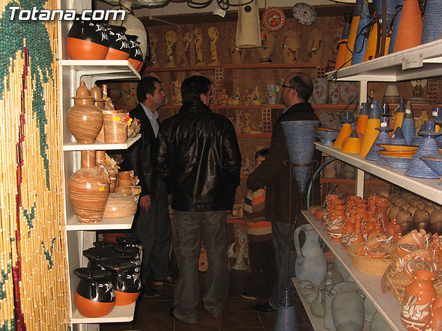 EL EX JUGADOR DEL REAL MADRID Y EMBAJADOR DE LA ARTESANÍA TOTANERA, MIGUEL PORLÁN “CHENDO”, VISITÓ VARIOS TALLERES ARTESANOS PARA CONOCER DE CERCA “LA RUTA DE LA ARTESANÍA” DEL MUNICIPIO - 21