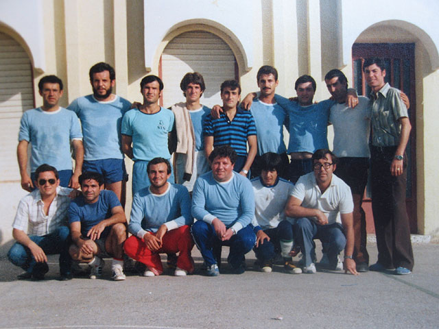 EL EX JUGADOR DEL REAL MADRID Y EMBAJADOR DE LA ARTESANA TOTANERA, MIGUEL PORLN CHENDO, VISIT VARIOS TALLERES ARTESANOS PARA CONOCER DE CERCA LA RUTA DE LA ARTESANA DEL MUNICIPIO - 24