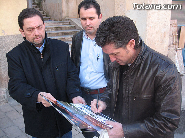 EL EX JUGADOR DEL REAL MADRID Y EMBAJADOR DE LA ARTESANÍA TOTANERA, MIGUEL PORLÁN “CHENDO”, VISITÓ VARIOS TALLERES ARTESANOS PARA CONOCER DE CERCA “LA RUTA DE LA ARTESANÍA” DEL MUNICIPIO - 28