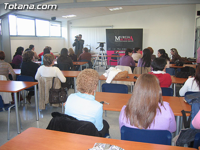 SE CLAUSURA LA PARTE TEÓRICA DE LOS CURSOS DE FORMACION OCUPACIONAL DEL POGRAMA “MAGAP-EMPLEO” SOBRE GESTIÓN ADMINISTRATIVA, ATENCIÓN AL PÚBLICO E INGLÉS - 4 SE CLAUSURA LA PARTE TEÓRICA DE LOS CURSOS DE FORMACION OCUPACIONAL DEL POGRAMA “MAGAP-EMPLEO” SOBRE GESTIÓN ADMINISTRATIVA, ATENCIÓN AL PÚBLICO E INGLÉS - 4