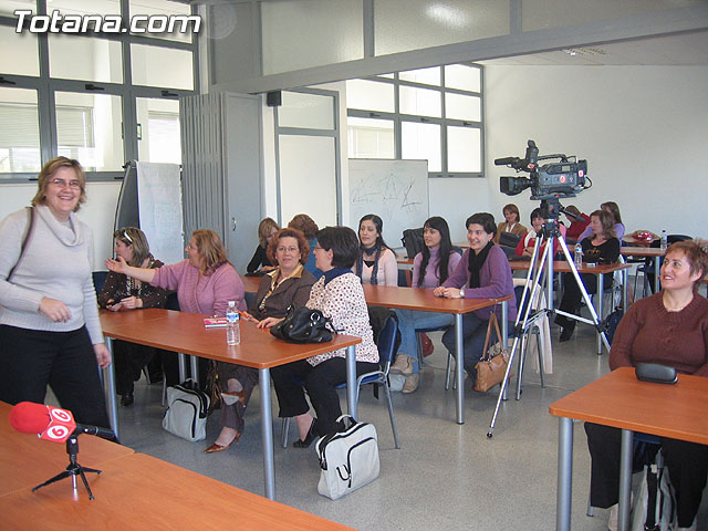SE CLAUSURA LA PARTE TEÓRICA DE LOS CURSOS DE FORMACION OCUPACIONAL DEL POGRAMA “MAGAP-EMPLEO” SOBRE GESTIÓN ADMINISTRATIVA, ATENCIÓN AL PÚBLICO E INGLÉS - 7 SE CLAUSURA LA PARTE TEÓRICA DE LOS CURSOS DE FORMACION OCUPACIONAL DEL POGRAMA “MAGAP-EMPLEO” SOBRE GESTIÓN ADMINISTRATIVA, ATENCIÓN AL PÚBLICO E INGLÉS - 7