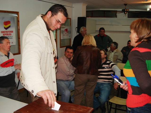 LA ASAMBLEA DE IU EN TOTANA ELIGE, POR UNANIMIDAD, A PEDRO MARTNEZ COMO CANDIDATO A LA ALCALDA - 8