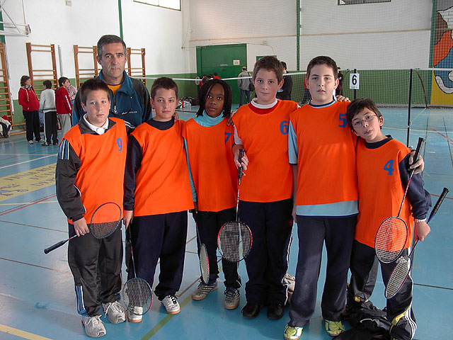 UN TOTAL DE 101 ESCOLARES DE TODOS LOS PUNTOS DE LA REGIN DE MURCIA SE DIERON CITA EL PASADO SBADO 13 DE ENERO EN LA SALA ESCOLAR DE TOTANA, CON MOTIVO DE LA FASE PREVIA DE BDMINTON DE DEPORTE ESCOLAR - 1