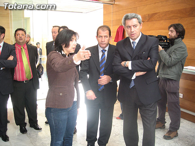 IZQUIERDA UNIDA DICE QUE VALCÁRCEL NO ACUDE A LA INAUGURACIÓN DEL AYUNTAMIENTO POR TEMOR A QUE LE ESTALLE LA TRAMA URBANÍSTICA DE SU PARTIDO EN TOTANA EN LAS MANOS - 14