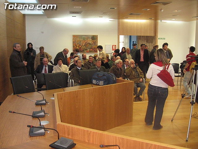 IZQUIERDA UNIDA DICE QUE VALCÁRCEL NO ACUDE A LA INAUGURACIÓN DEL AYUNTAMIENTO POR TEMOR A QUE LE ESTALLE LA TRAMA URBANÍSTICA DE SU PARTIDO EN TOTANA EN LAS MANOS - 23