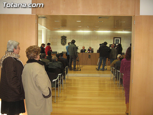 IZQUIERDA UNIDA DICE QUE VALCÁRCEL NO ACUDE A LA INAUGURACIÓN DEL AYUNTAMIENTO POR TEMOR A QUE LE ESTALLE LA TRAMA URBANÍSTICA DE SU PARTIDO EN TOTANA EN LAS MANOS - 29