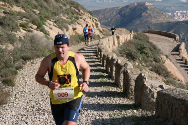 INTEGRANTES DEL CLUB DE ATLETISMO ÓPTICA SANTA EULALIA PARTICIPARON EN EN EL I ROLDÁN TRAIL - 21