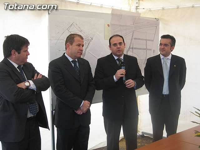 EL CONSEJERO DE INDUSTRIA Y LAS AUTORIDADES LOCALES INAUGURAN LA IV FASE DEL POLÍGONO EL SALADAR DE TOTANA AL QUE ACCEDEN 40 NUEVAS EMPRESAS - 10