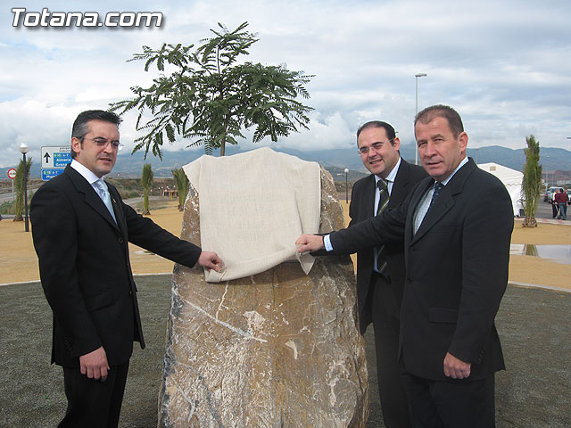 EL CONSEJERO DE INDUSTRIA Y LAS AUTORIDADES LOCALES INAUGURAN LA IV FASE DEL POLÍGONO EL SALADAR DE TOTANA AL QUE ACCEDEN 40 NUEVAS EMPRESAS - 12