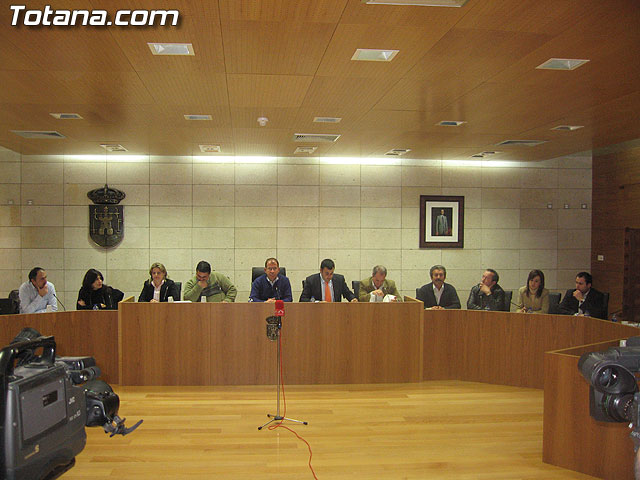 LOS CORPORATIVOS INAUGURAN EL NUEVO SALÓN DE SESIONES CON LA CELEBRACIÓN DEL PLENO ORDINARIO CORRESPONDIENTE AL MES DE ENERO - 1