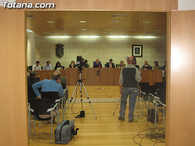 LOS CORPORATIVOS INAUGURAN EL NUEVO SALÓN DE SESIONES CON LA CELEBRACIÓN DEL PLENO ORDINARIO CORRESPONDIENTE AL MES DE ENERO - 5