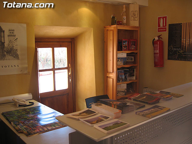 INAUGURADO EL NUEVO PUNTO DE INFORMACIÓN TURÍSTICA DEL SANTUARIO DE LA SANTA Y SIERRA ESPUÑA - 9