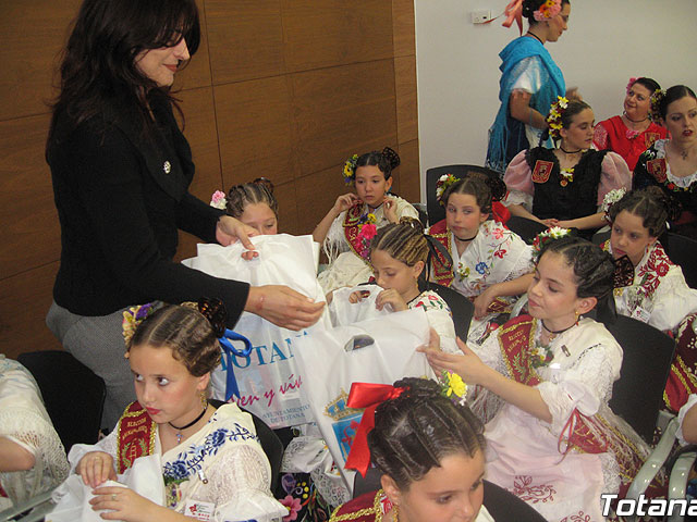 LAS CANDIDATAS A REINA DE LA HUERTA INFANTIL CELEBRAN UNA JORNADA DE CONVIVENCIA EN TOTANA CON MOTIVO DEL ACTO DE SU ELECCIÓN - 12