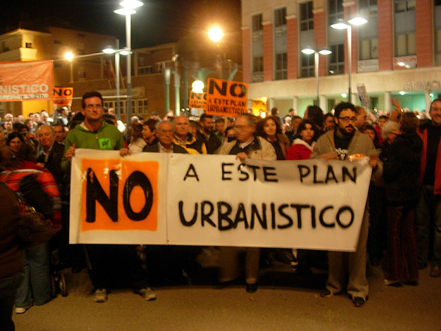 LA PLATAFORMA CIUDADANA NO A ESTE PLAN URBANSTICO HACE UNA VALORACIN MUY POSITIVA DE LA CONCENTRACIN QUE TUVO LUGAR EL PASADO VIERNES 23 DE FEBRERO EN LA PLAZA DE LA CONSTITUCIN - 7