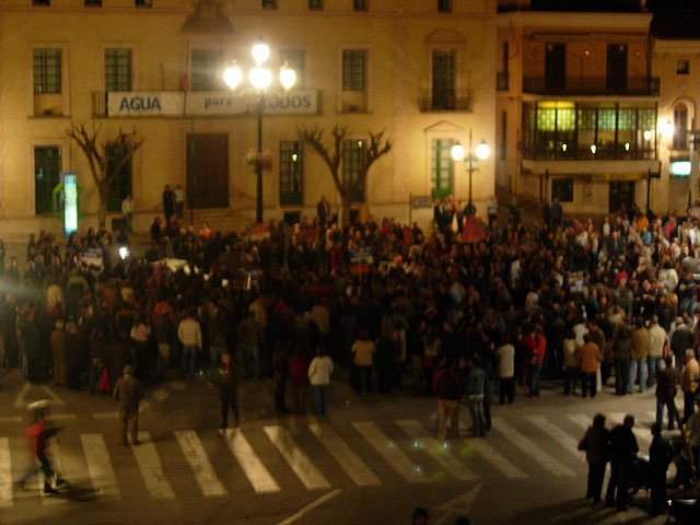 LA PLATAFORMA CIUDADANA “NO A ESTE PLAN URBANÍSTICO” HACE UNA VALORACIÓN MUY POSITIVA DE LA CONCENTRACIÓN QUE TUVO LUGAR EL PASADO VIERNES 23 DE FEBRERO EN LA PLAZA DE LA CONSTITUCIÓN - 10