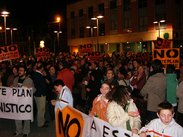 LA PLATAFORMA CIUDADANA NO A ESTE PLAN URBANSTICO HACE UNA VALORACIN MUY POSITIVA DE LA CONCENTRACIN QUE TUVO LUGAR EL PASADO VIERNES 23 DE FEBRERO EN LA PLAZA DE LA CONSTITUCIN - 19