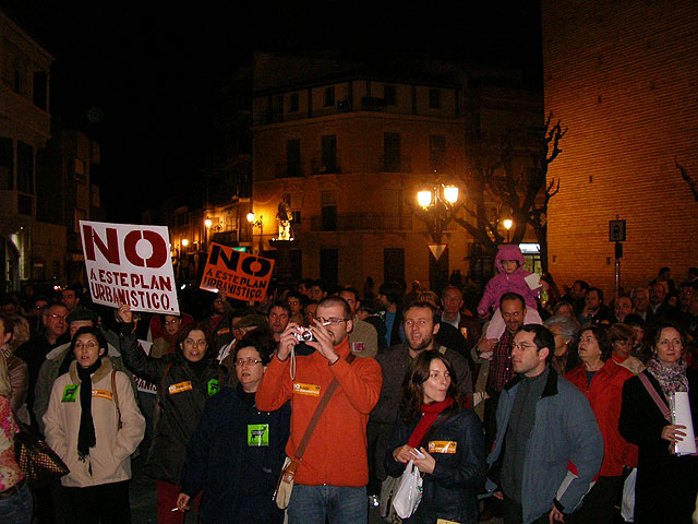 LA PLATAFORMA CIUDADANA NO A ESTE PLAN URBANSTICO HACE UNA VALORACIN MUY POSITIVA DE LA CONCENTRACIN QUE TUVO LUGAR EL PASADO VIERNES 23 DE FEBRERO EN LA PLAZA DE LA CONSTITUCIN - 20