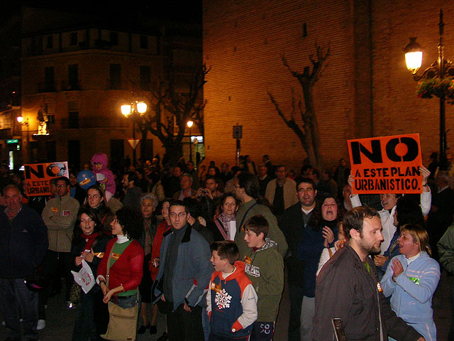 LA PLATAFORMA CIUDADANA NO A ESTE PLAN URBANSTICO HACE UNA VALORACIN MUY POSITIVA DE LA CONCENTRACIN QUE TUVO LUGAR EL PASADO VIERNES 23 DE FEBRERO EN LA PLAZA DE LA CONSTITUCIN - 22