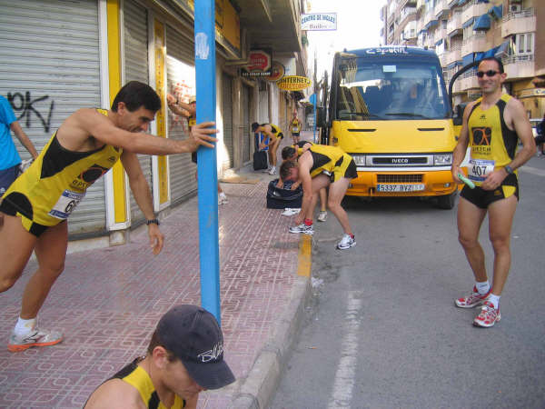 MIEMBROS DEL CLUB DE ATLETISMO ÓPTICA SANTA EULALIA PARTICIPARON  EN LA XXIV EDICIÓN DE LA MEDIA MARATÓN CIUDAD DE TORREVIEJA - 3