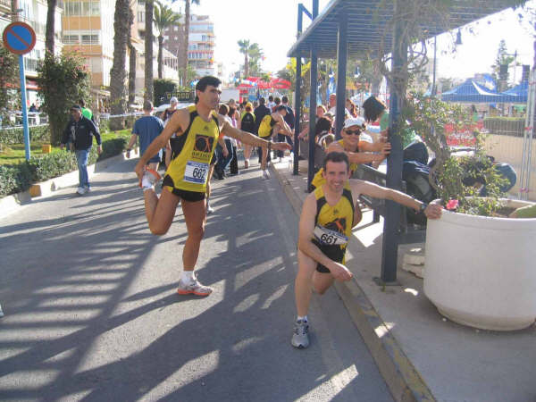 MIEMBROS DEL CLUB DE ATLETISMO ÓPTICA SANTA EULALIA PARTICIPARON  EN LA XXIV EDICIÓN DE LA MEDIA MARATÓN CIUDAD DE TORREVIEJA - 4