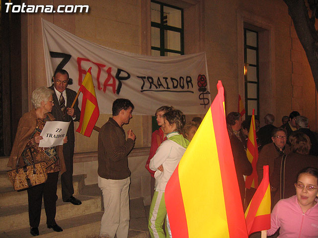 EL PP DE TOTANA CONSIDERA QUE ZAPATERO PASARÁ A LA HISTORIA COMO EL PRESIDENTE QUE HUMILLÓ A LAS VÍCTIMAS DEL TERRORISMO Y CHANTAJEÓ AL ESTADO DE DERECHO - 7