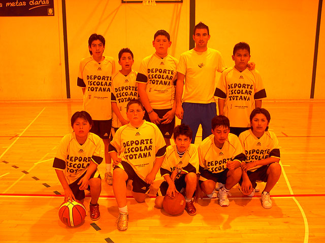 UN TOTAL DE 11 EQUIPOS PARTICIPAN EN EL CAMPEONATO REGIONAL ESCOLAR POR CENTROS DE ENSEÑANZA - 10