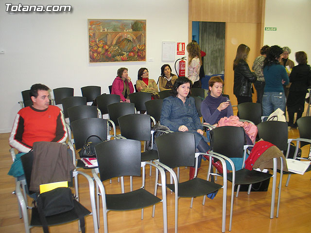 LA DIRECTORA DEL INSTITUTO DE LA MUJER Y LAS AUTORIDADES LOCALES PRESENTAN EL II PLAN DE IGUALDAD DE OPORTUNIDADES (2007/2011) DE TOTANA - 1