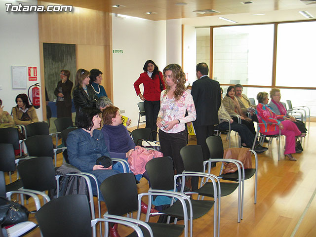 LA DIRECTORA DEL INSTITUTO DE LA MUJER Y LAS AUTORIDADES LOCALES PRESENTAN EL II PLAN DE IGUALDAD DE OPORTUNIDADES (2007/2011) DE TOTANA - 3