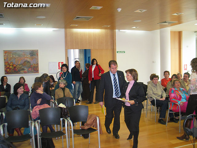 LA DIRECTORA DEL INSTITUTO DE LA MUJER Y LAS AUTORIDADES LOCALES PRESENTAN EL II PLAN DE IGUALDAD DE OPORTUNIDADES (2007/2011) DE TOTANA - 4