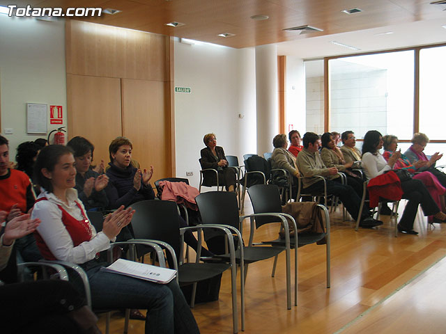 LA DIRECTORA DEL INSTITUTO DE LA MUJER Y LAS AUTORIDADES LOCALES PRESENTAN EL II PLAN DE IGUALDAD DE OPORTUNIDADES (2007/2011) DE TOTANA - 9
