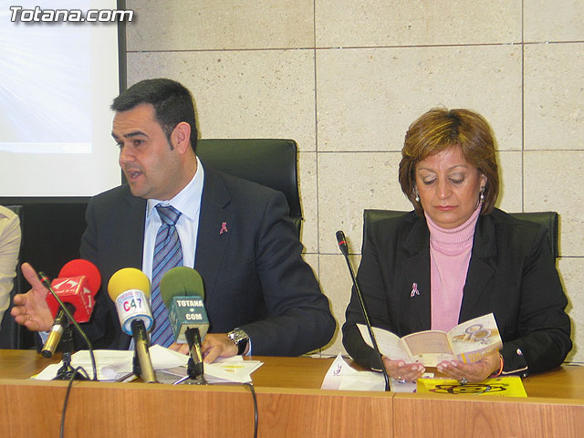 LA DIRECTORA DEL INSTITUTO DE LA MUJER Y LAS AUTORIDADES LOCALES PRESENTAN EL II PLAN DE IGUALDAD DE OPORTUNIDADES (2007/2011) DE TOTANA - 10