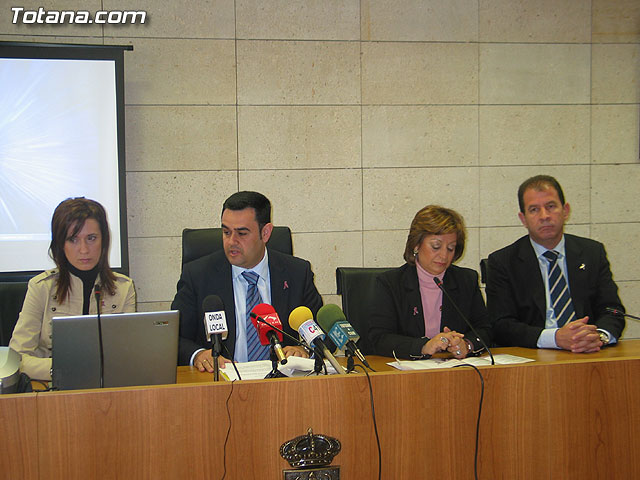 LA DIRECTORA DEL INSTITUTO DE LA MUJER Y LAS AUTORIDADES LOCALES PRESENTAN EL II PLAN DE IGUALDAD DE OPORTUNIDADES (2007/2011) DE TOTANA - 11