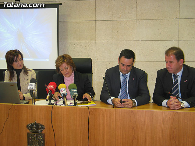 LA DIRECTORA DEL INSTITUTO DE LA MUJER Y LAS AUTORIDADES LOCALES PRESENTAN EL II PLAN DE IGUALDAD DE OPORTUNIDADES (2007/2011) DE TOTANA - 14