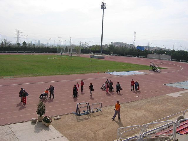 MARI CARMEN ROBLES Y PEDRO CÁNOVAS CONSIGUEN SUBIR AL PODIUM EN EL CAMPEONATO REGIONAL DE ATLETISMO - 1